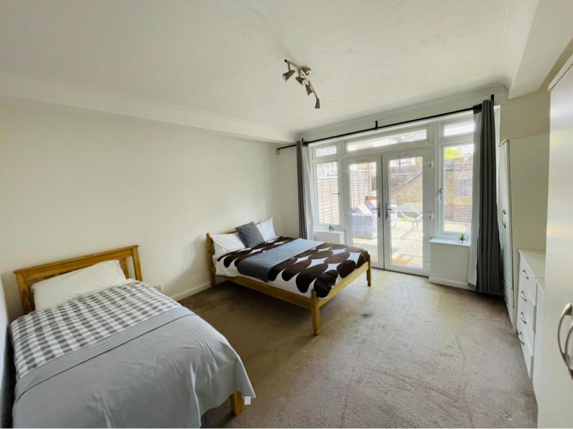 Up To 3 People, Room In A Share House With Private Garden Access London Luaran gambar