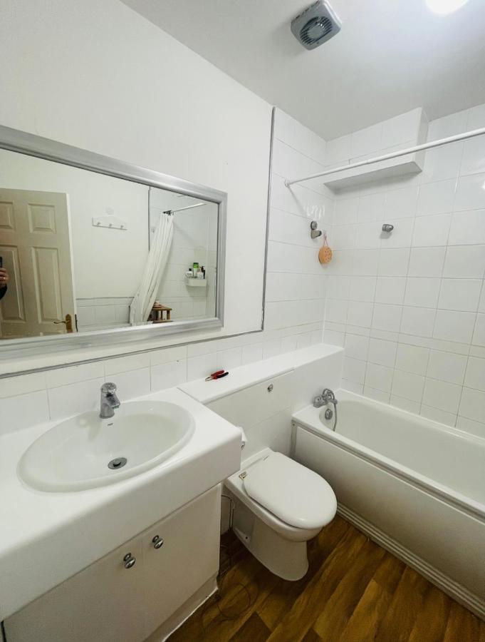 Up To 3 People, Room In A Share House With Private Garden Access London Luaran gambar